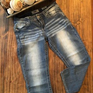 Daytrip Lynx Distressed Capri Jeans